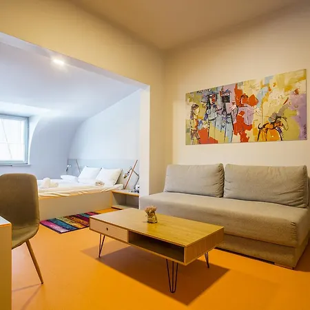Astra Palace Oda ve Kahvaltı Belgrad