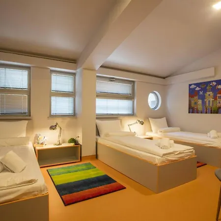 Astra Palace Oda ve Kahvaltı 3*