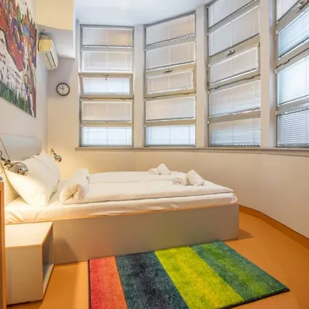 Astra Palace Oda ve Kahvaltı 3*